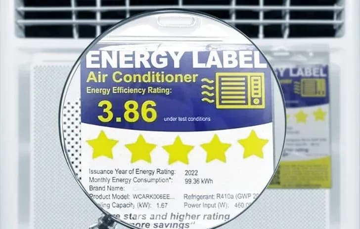 An aircon with an energy label attached indicating its energy efficiency rating of 3.86 with 5 stars